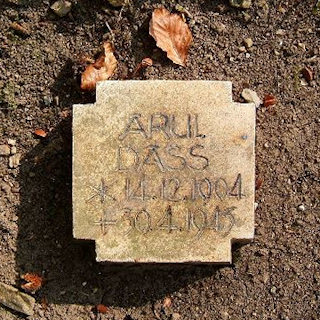 The grave marker of SS-Rottenführer Arul Dass in Grave Area 2 of the Kriegsgräberstätte (War Cemetery) in Sonthofen, Germany. (Uwe Brendler)
